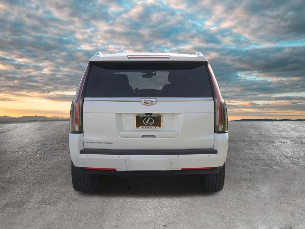 Used 2018 Cadillac Escalade Luxury AWD/4WD image 10