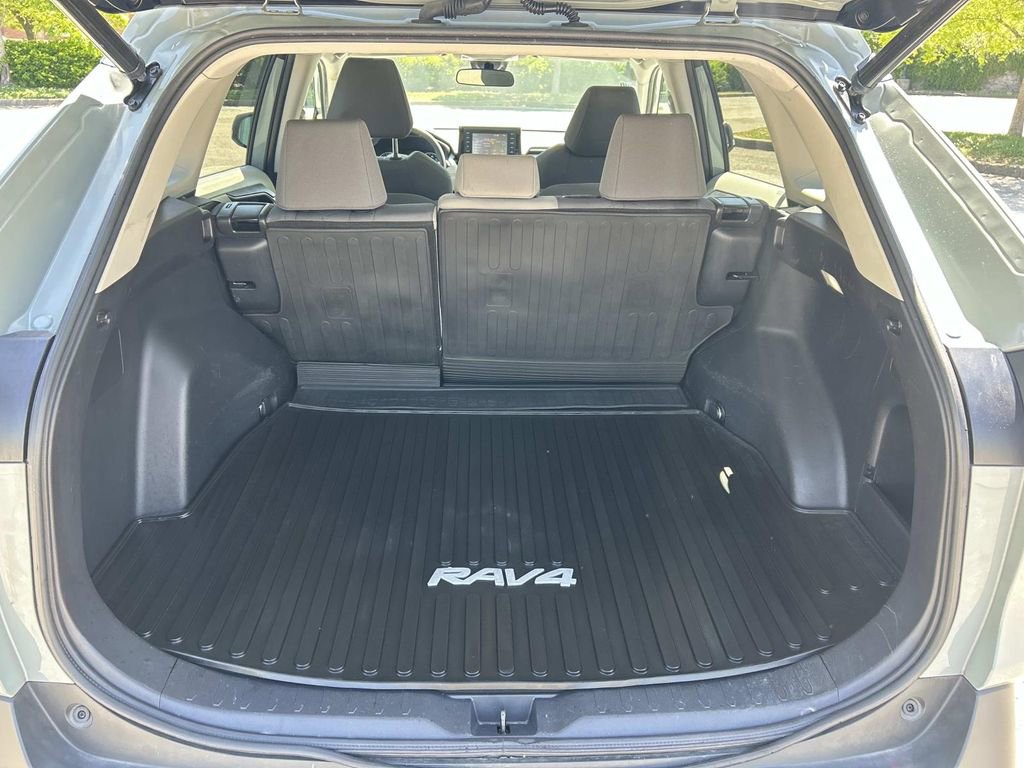 Used 2022 Toyota RAV4 XLE w/ Convenience Package FWD image 14