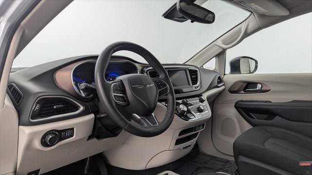 Used 2023 Chrysler Voyager LX FWD image 22