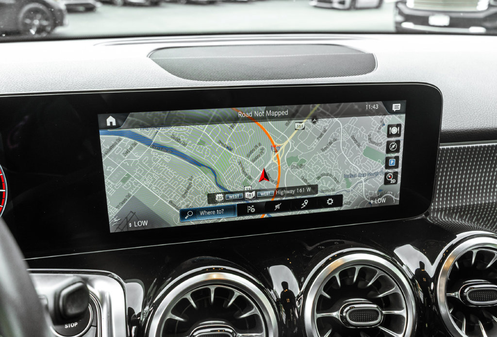Used 2022 Mercedes-Benz GLB 250 4MATIC w/ Premium Package Lite image 8