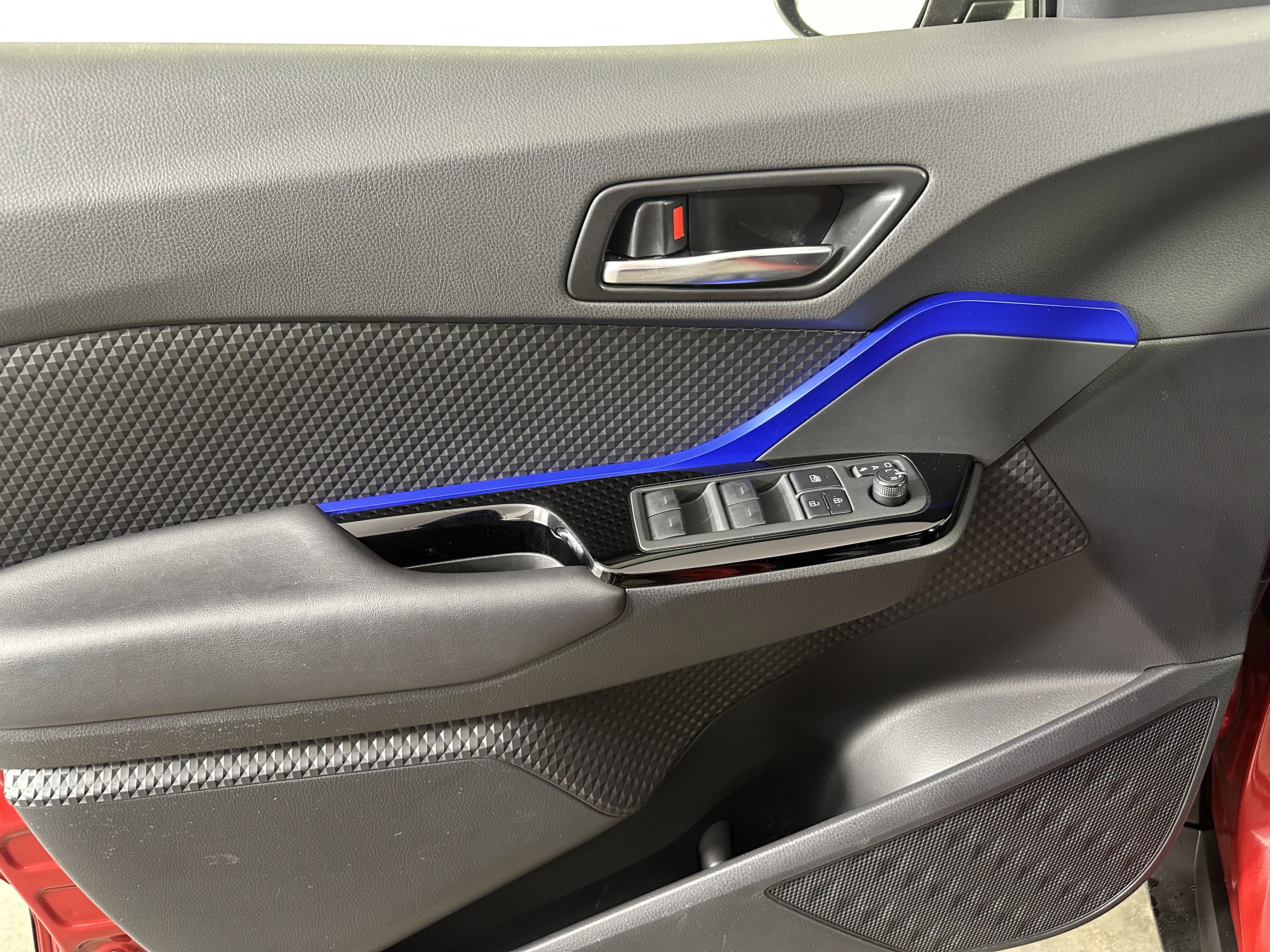 Used 2020 Toyota C-HR XLE image 25