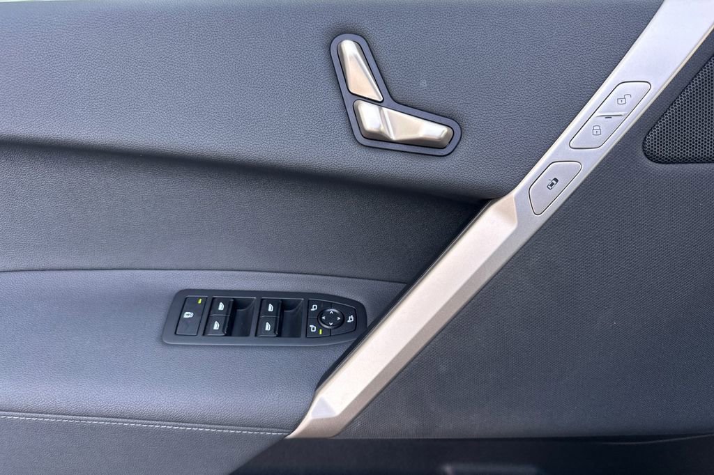 Used 2024 BMW iX xDrive50 w/ Sport Package image 10