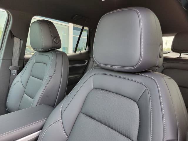 New 2026 GMC Terrain Elevation w/ Elevation Premium Package AWD/4WD image 16