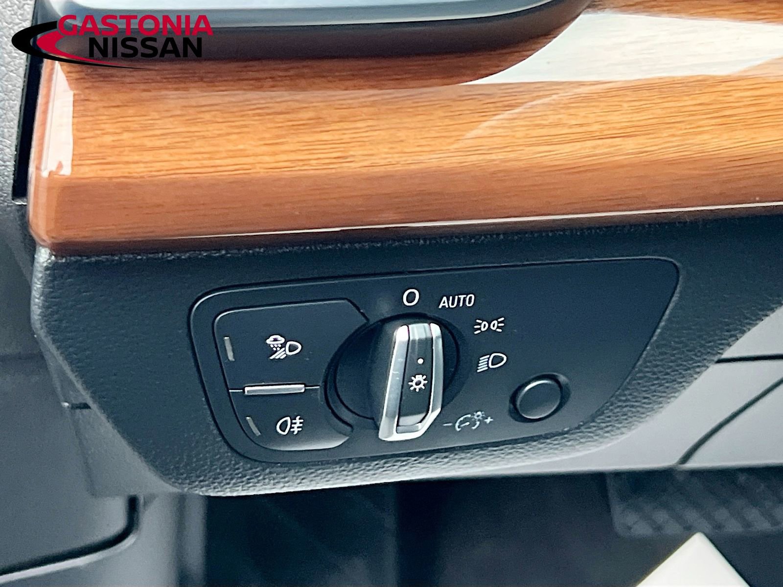 Used 2023 Audi Q5 2.0T Premium w/ Convenience Package image 13