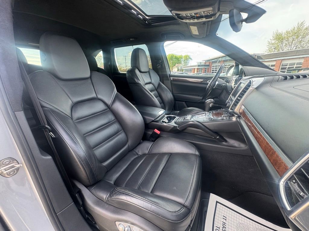 Used 2011 Porsche Cayenne Turbo AWD/4WD image 23