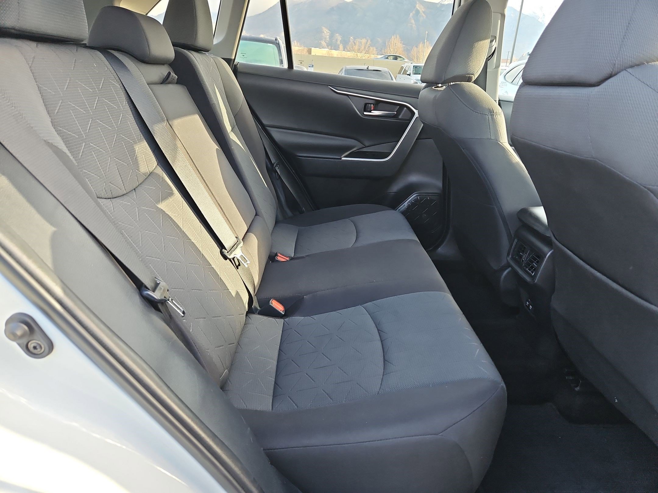 Used 2020 Toyota RAV4 XLE image 31