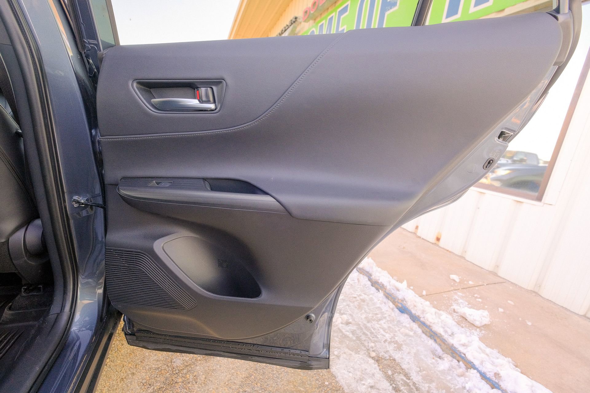 Used 2023 Toyota Venza XLE image 20