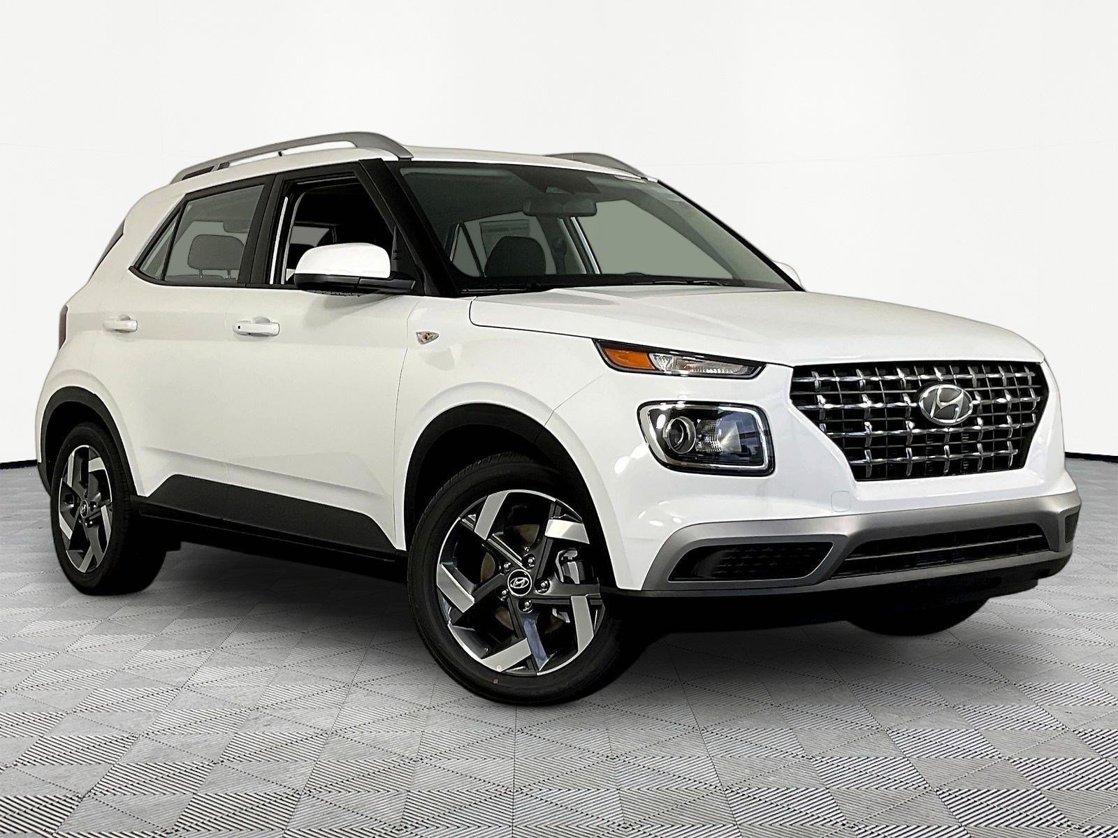 New 2026 Hyundai Venue SEL FWD image 3