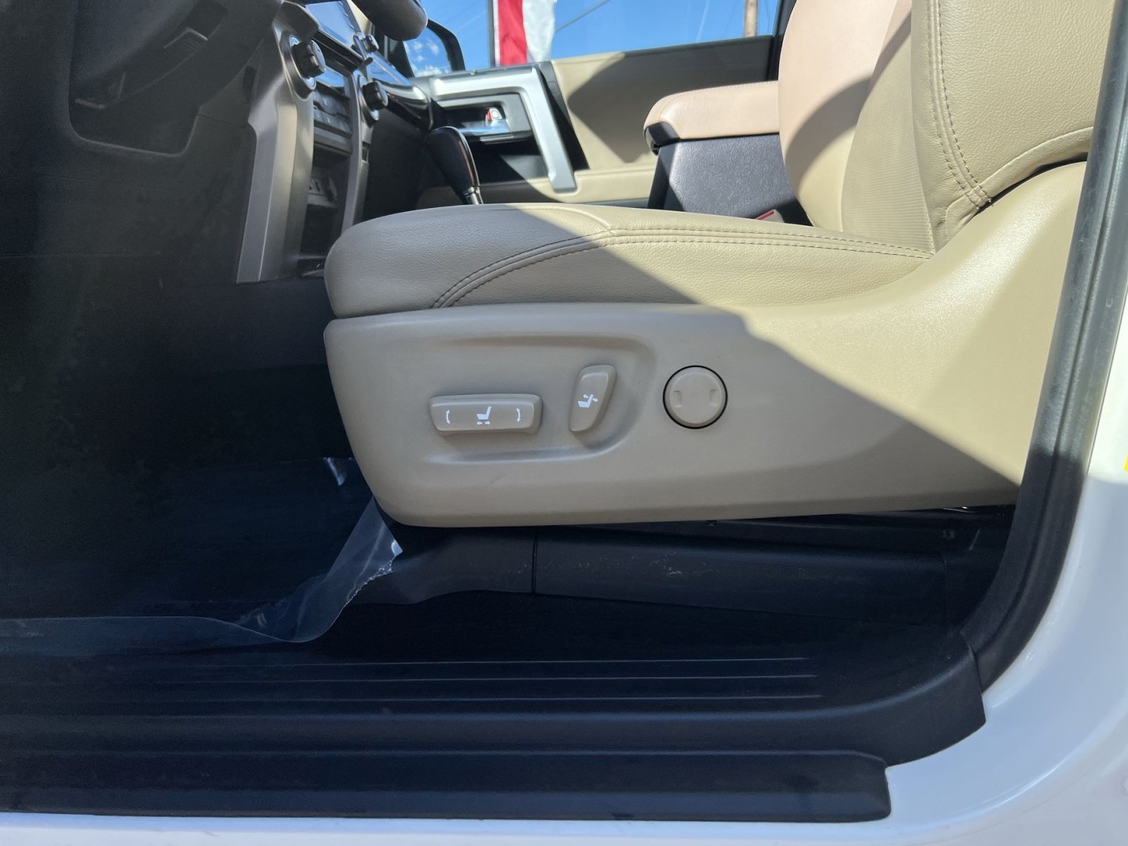 Used 2022 Toyota 4Runner Limited AWD/4WD image 14