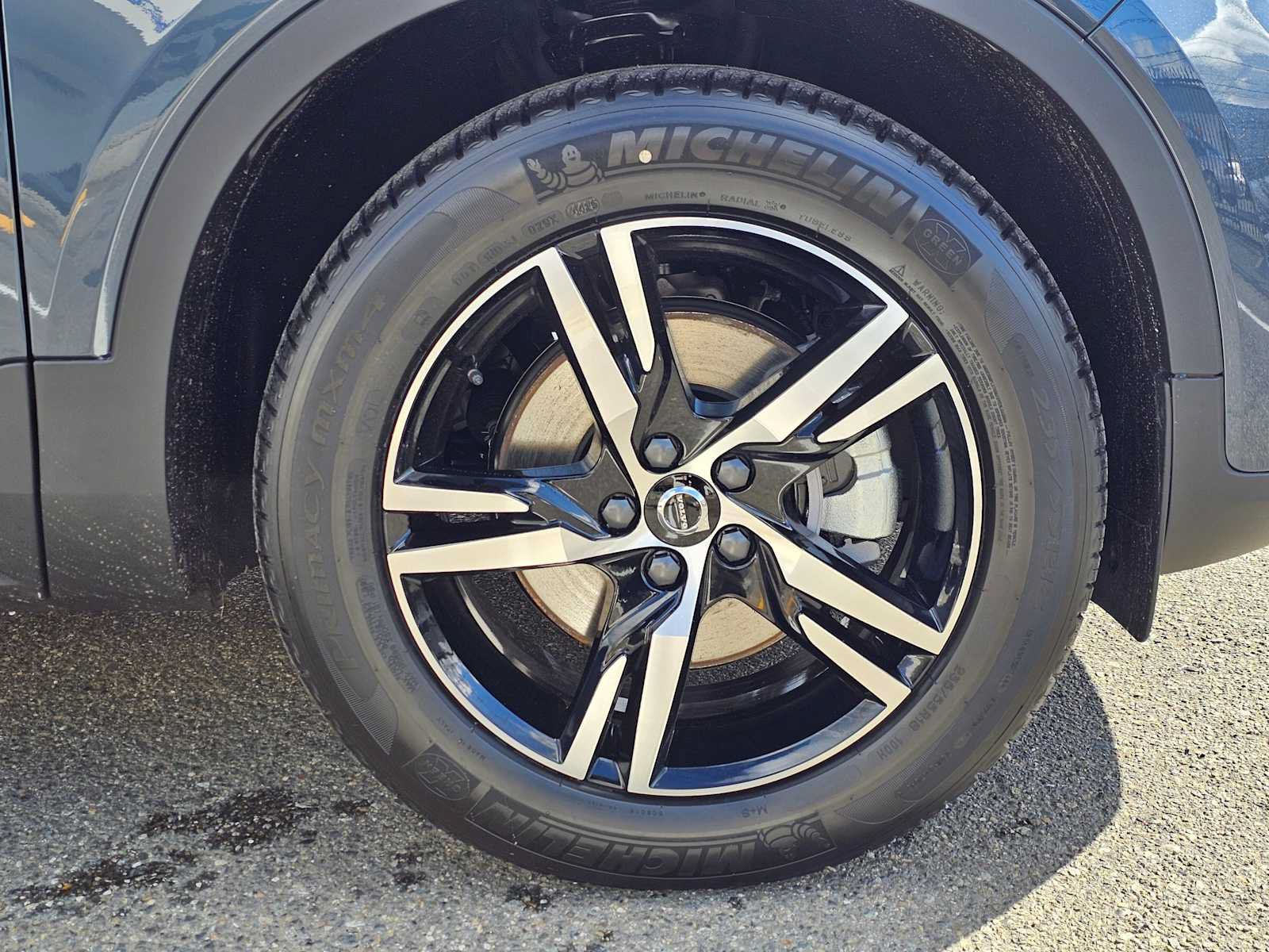 New 2026 Volvo XC40 B5 Core w/ Climate Package AWD/4WD image 9