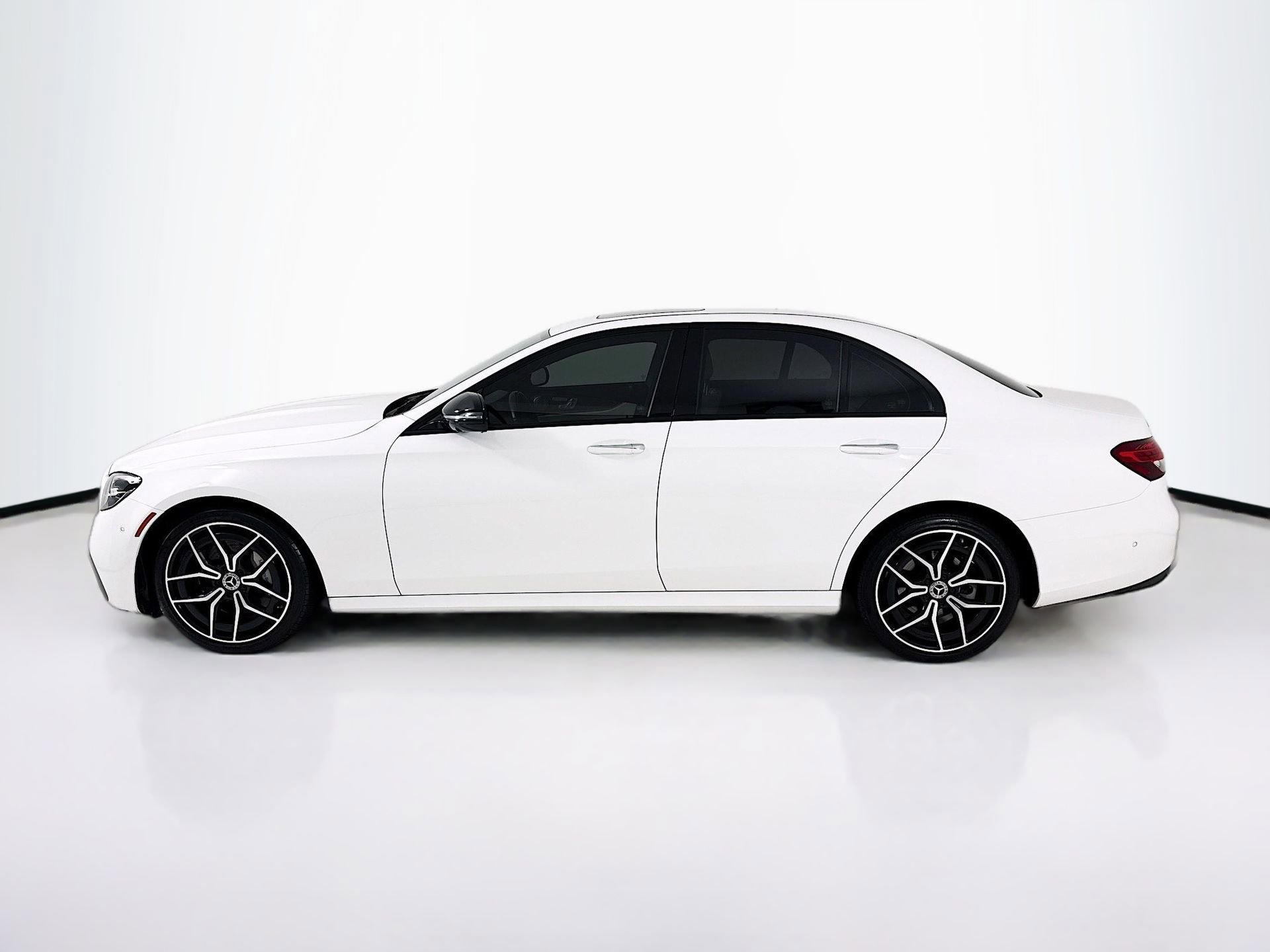 Used 2022 Mercedes-Benz E 350 Sedan image 5