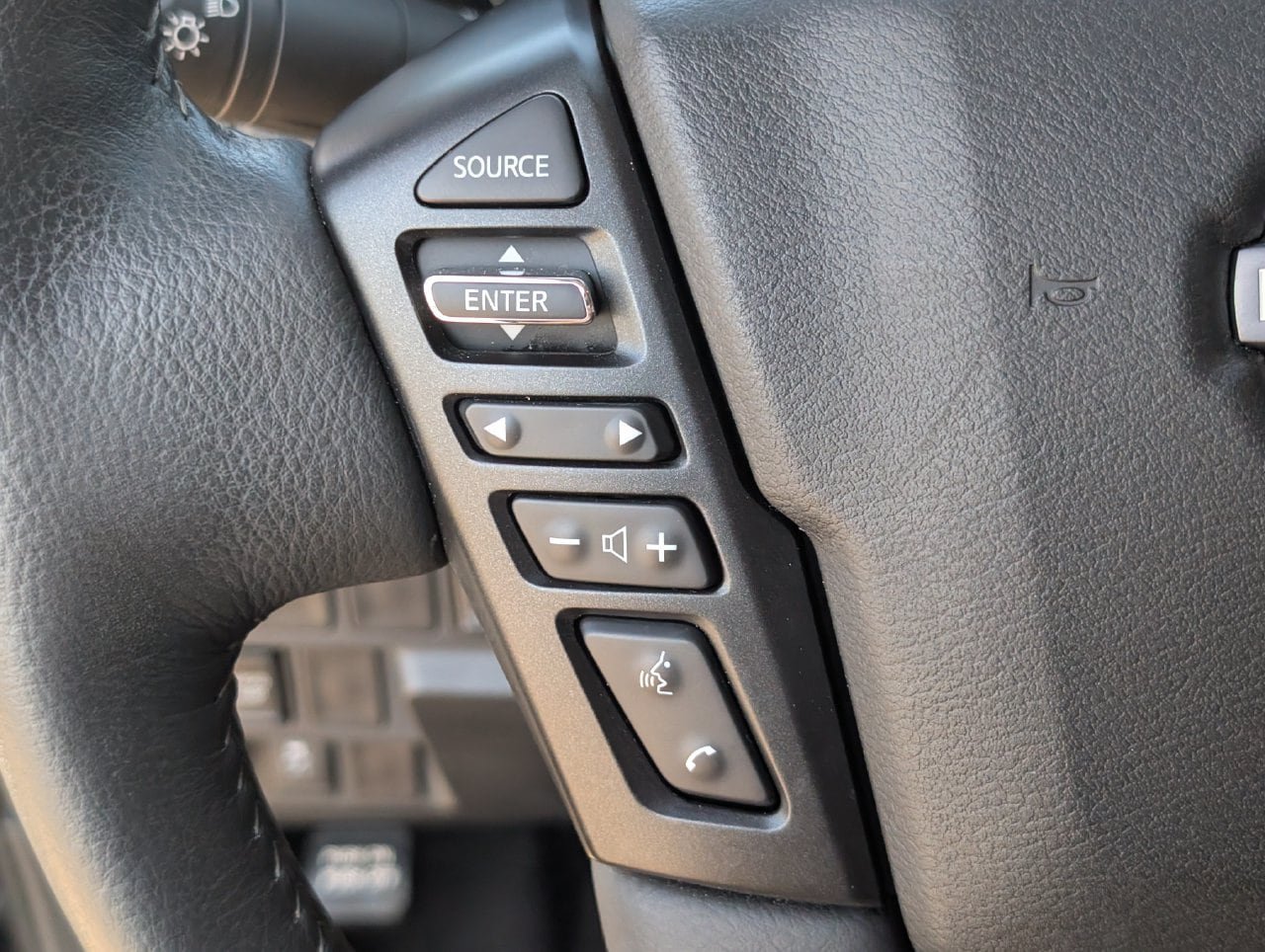 Certified 2025 Nissan Frontier SL RWD image 22