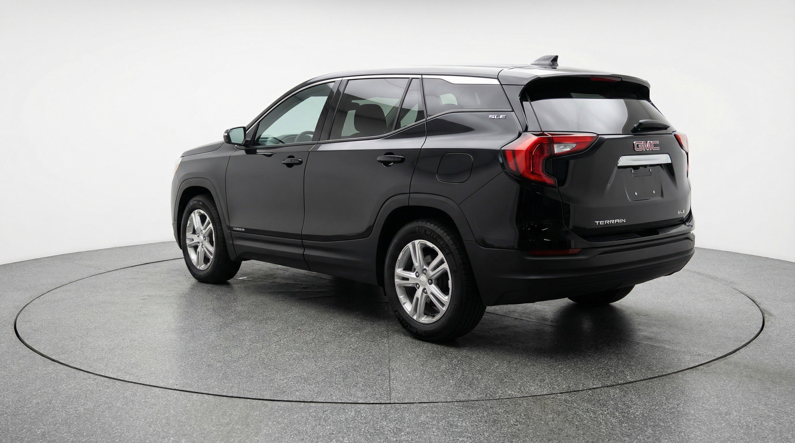 Used 2024 GMC Terrain SLE image 6