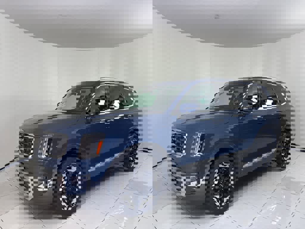 Used 2023 Kia Telluride S w/ S Sunroof Package
