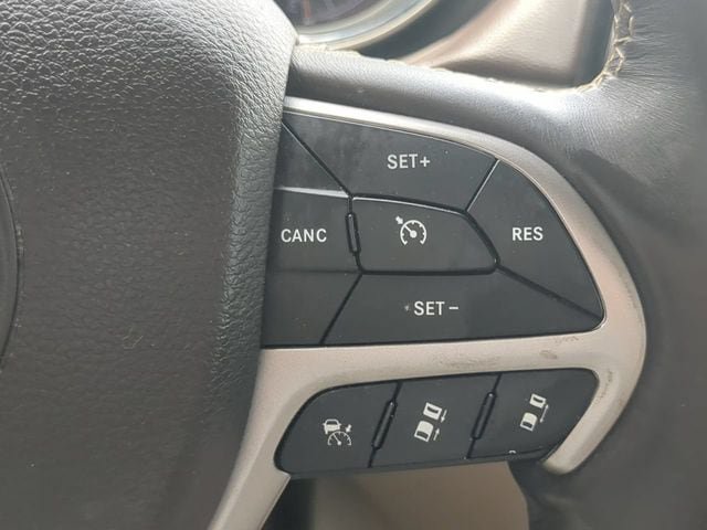 Used 2020 Jeep Grand Cherokee Overland AWD/4WD image 26