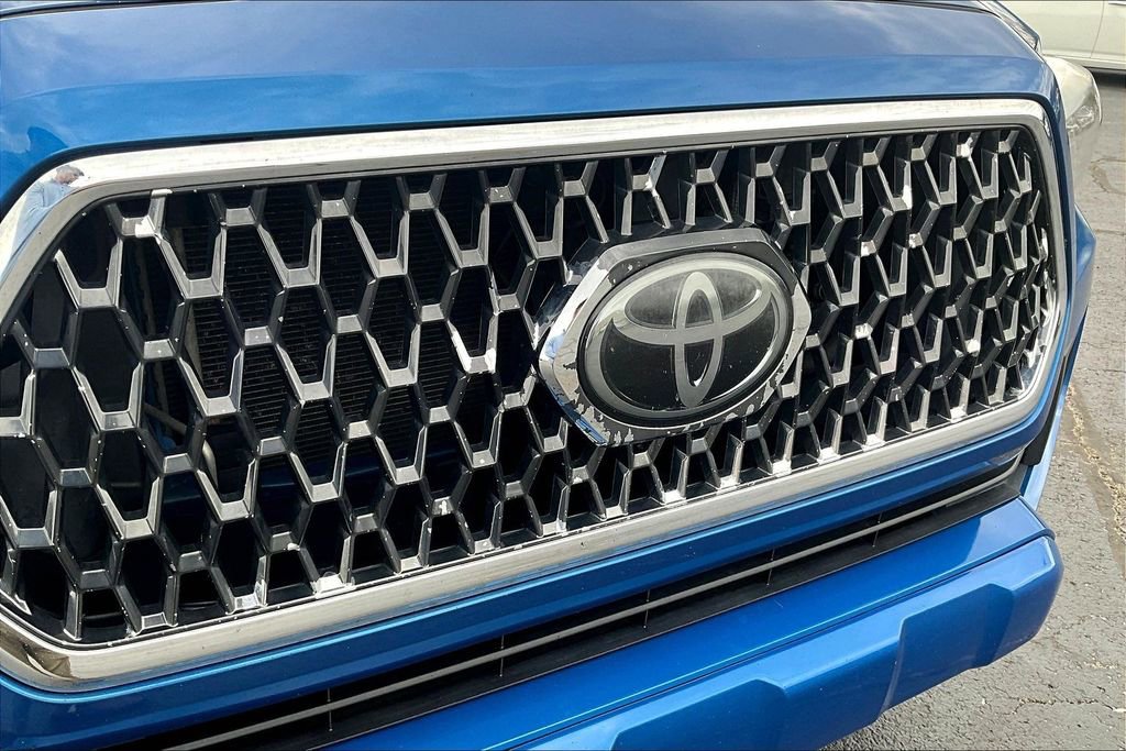 Used 2018 Toyota Tacoma TRD Sport w/ Technology Package image 35