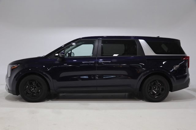 Used 2025 Kia Carnival FWD image 4