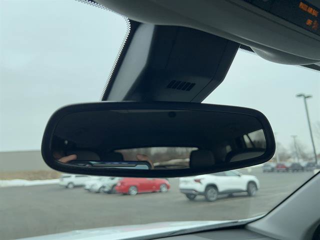 Used 2024 GMC Terrain SLE w/ Driver Convenience Package image 25