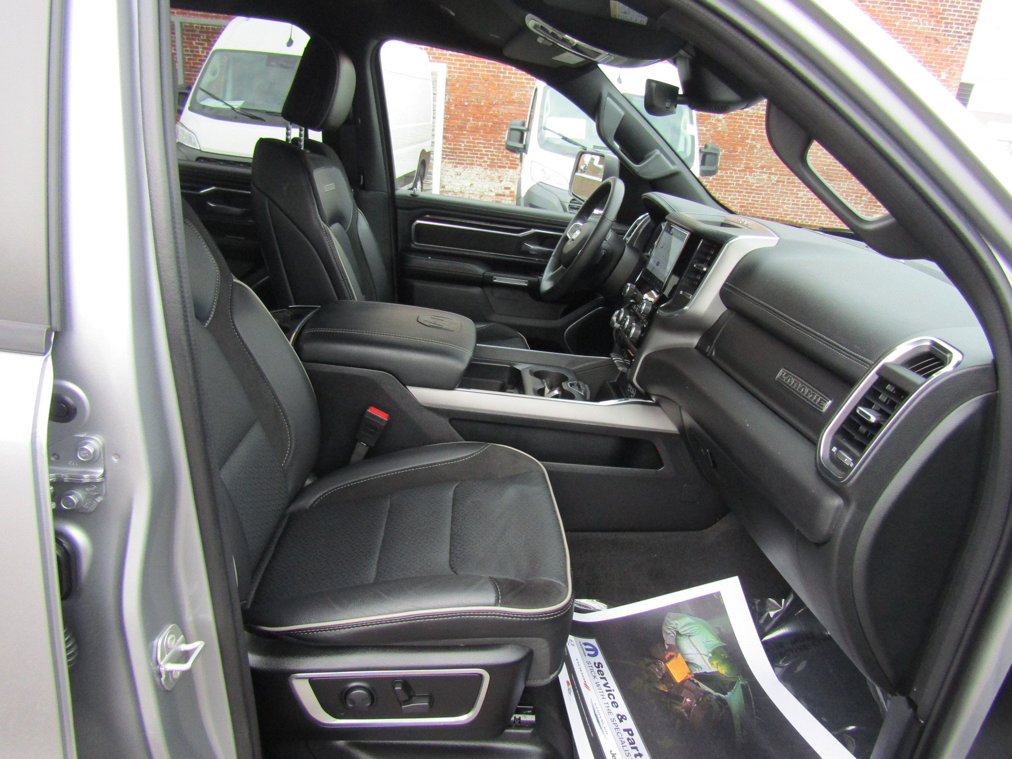 Used 2024 RAM 1500 Laramie AWD/4WD image 18