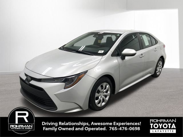 Used 2023 Toyota Corolla LE image 2