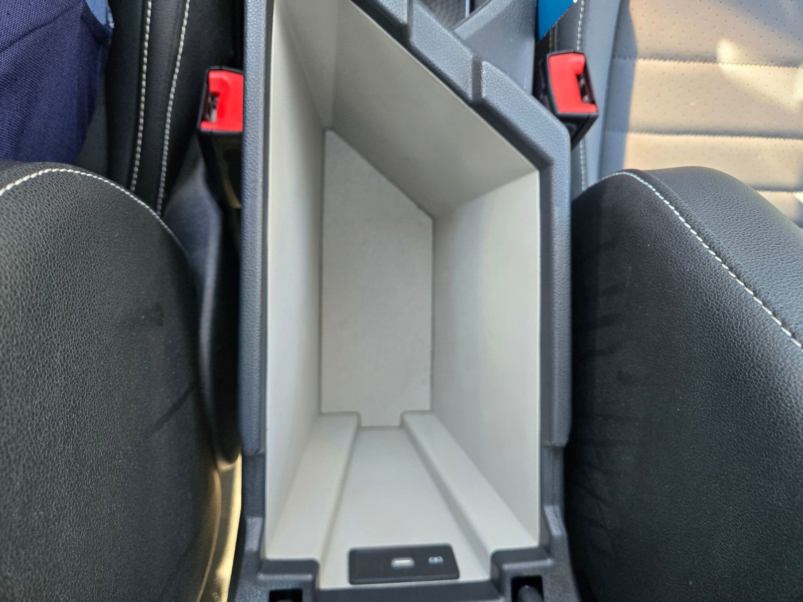 Used 2025 Volkswagen Jetta SE image 33