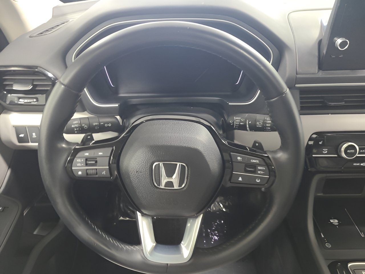 Used 2024 Honda Pilot Touring image 26