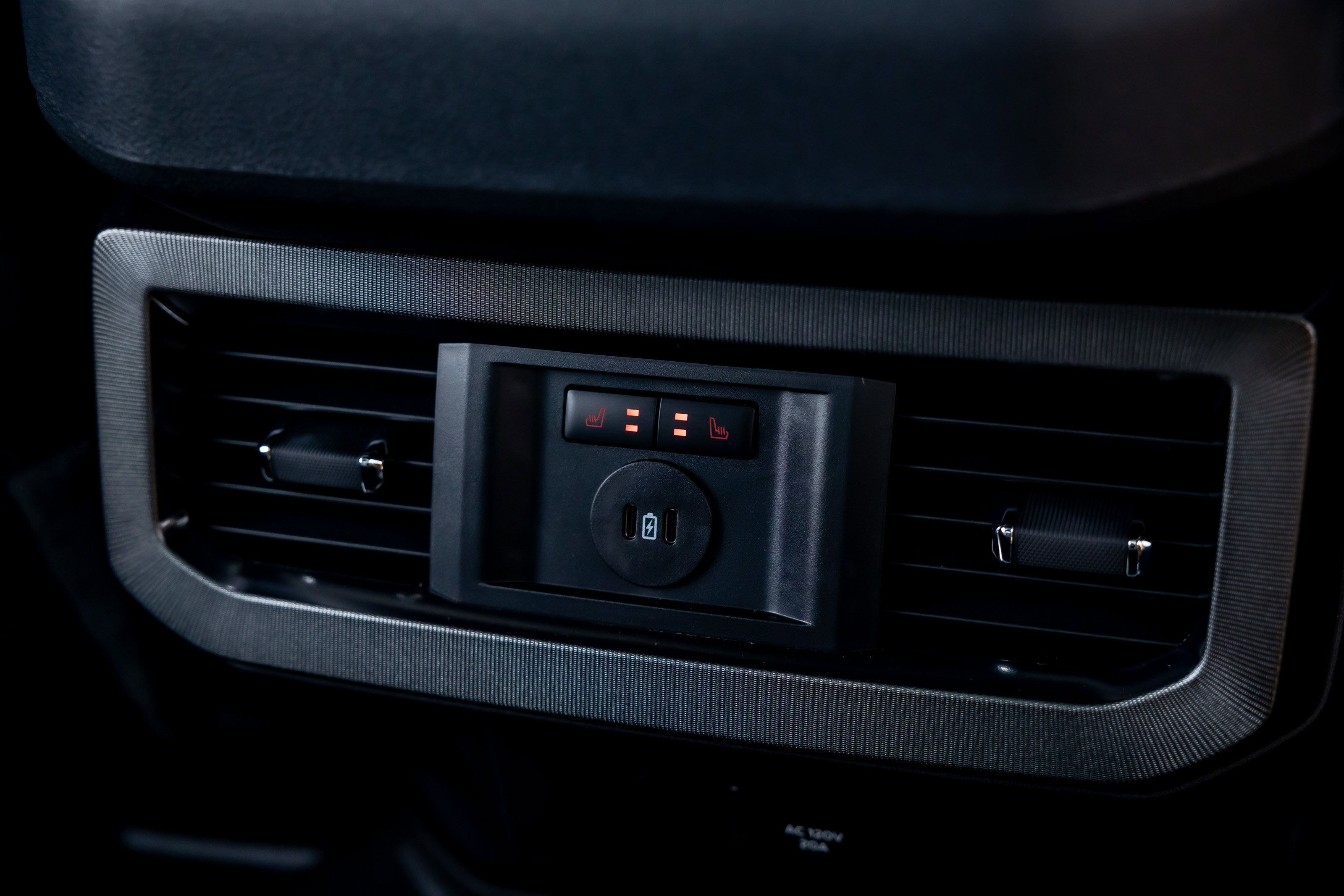 Used 2024 Ford F450 Platinum w/ FX4 Off-Road Package image 39