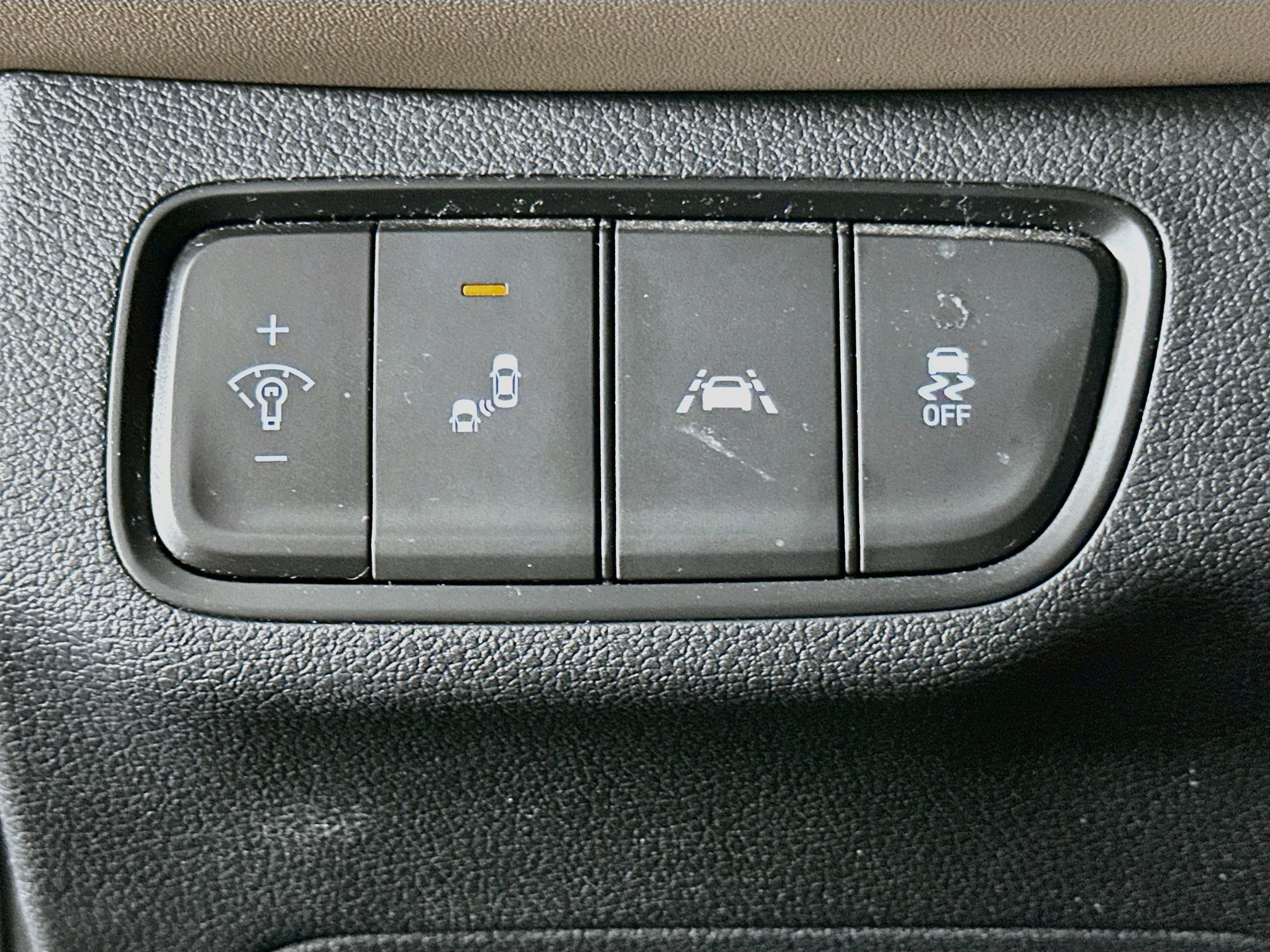 Used 2020 Hyundai Santa Fe SEL w/ Cargo Package FWD image 17