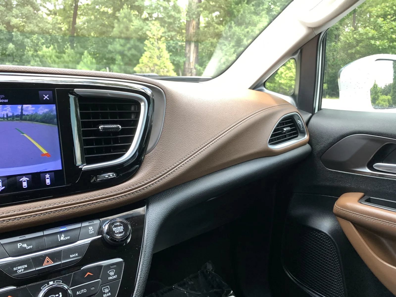 Used 2017 Chrysler Pacifica Limited w/ Advanced Safetytec Group FWD image 26
