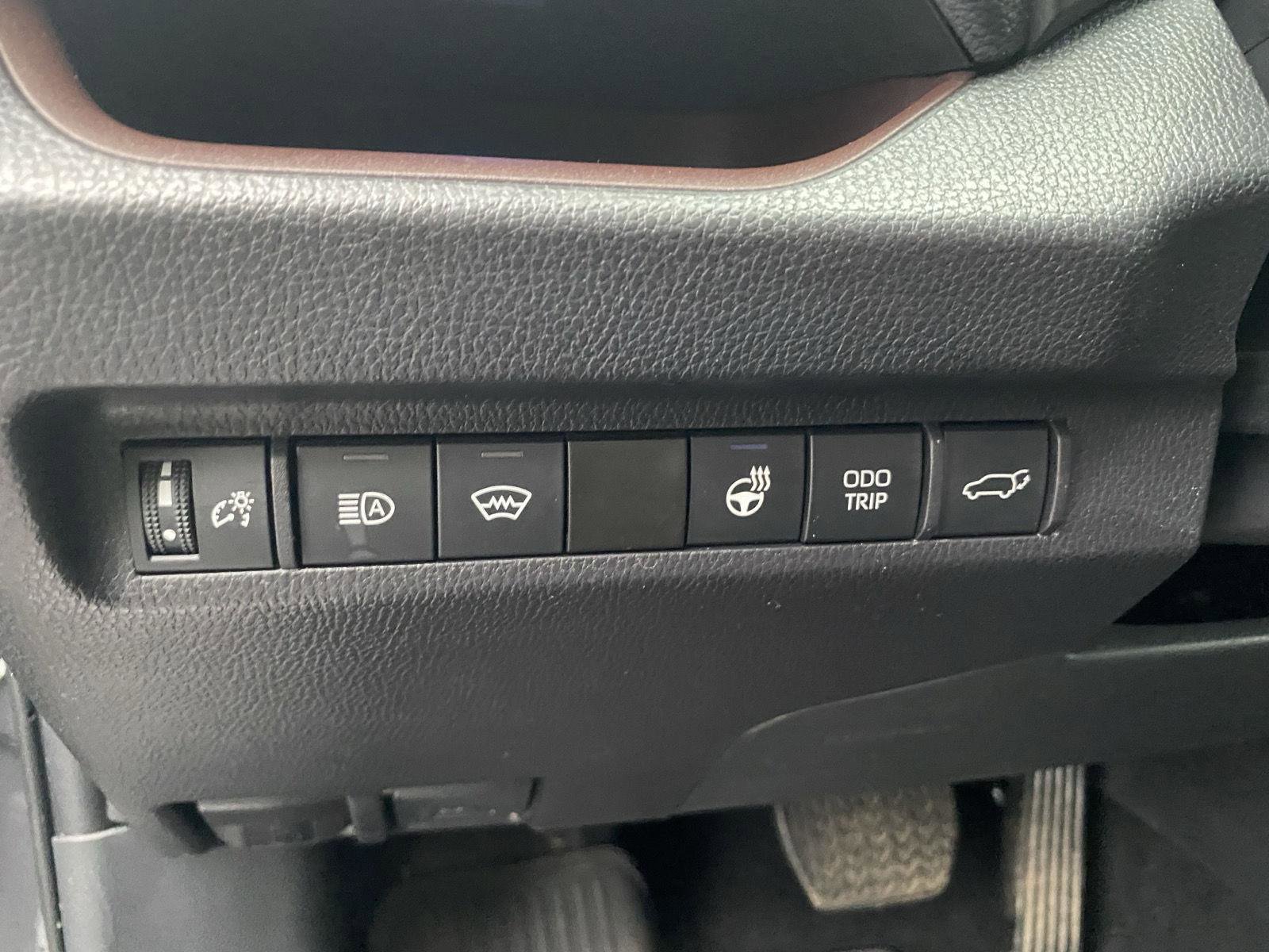 Used 2025 Toyota RAV4 Limited w/ Weather Package image 18