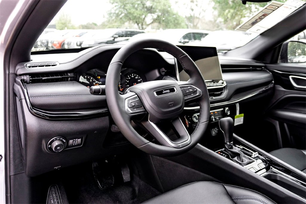 New 2026 Jeep Compass Latitude image 11