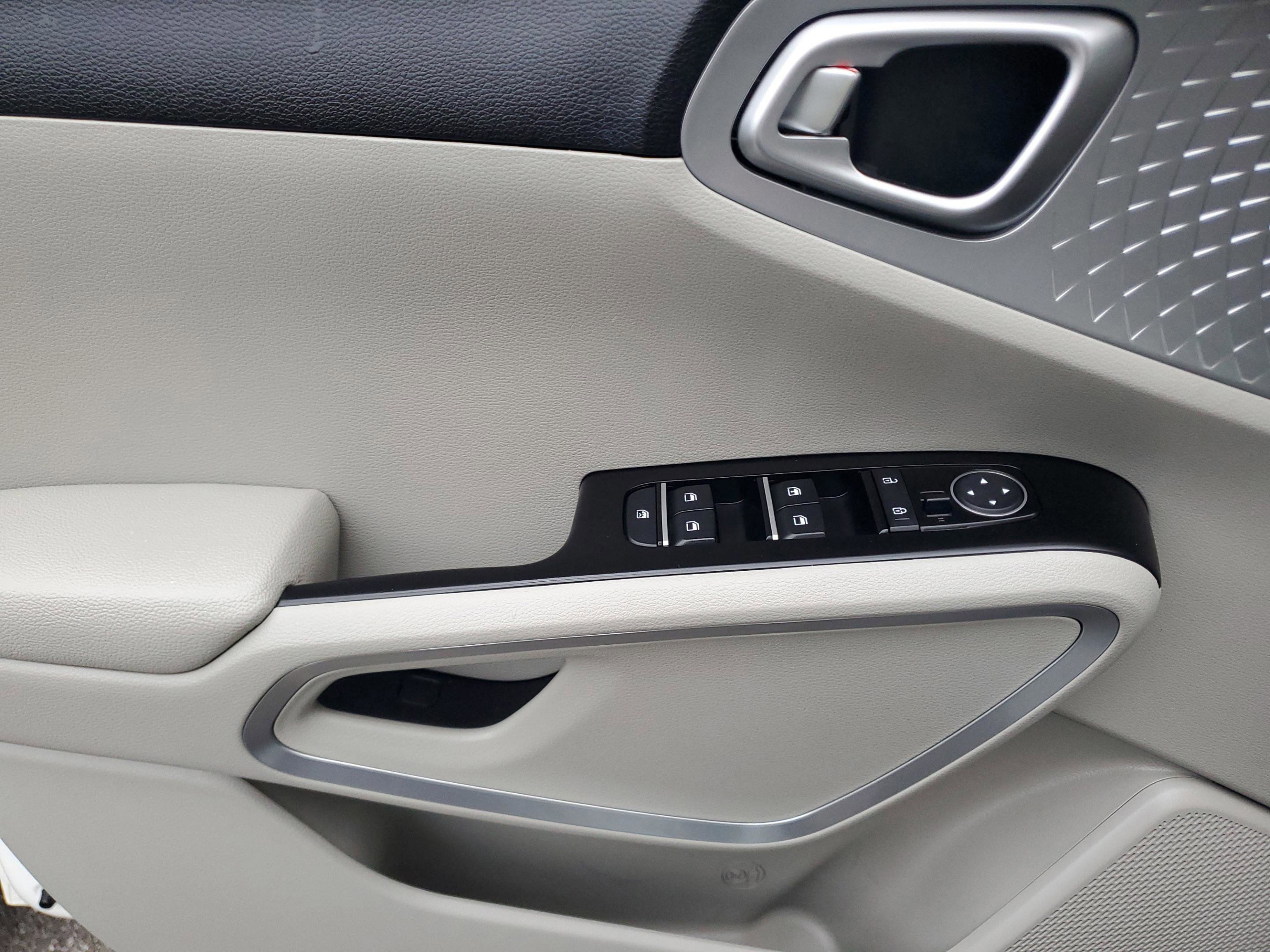 Certified 2025 Kia Soul LX image 15