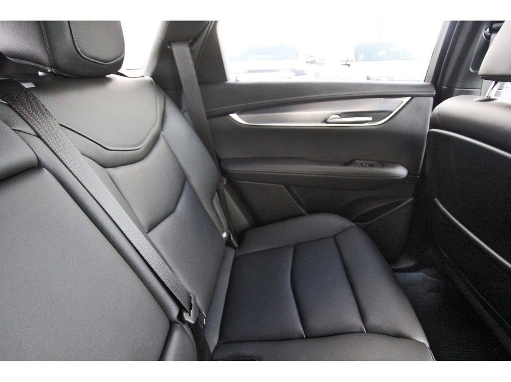 Certified 2025 Cadillac XT5 Luxury image 11