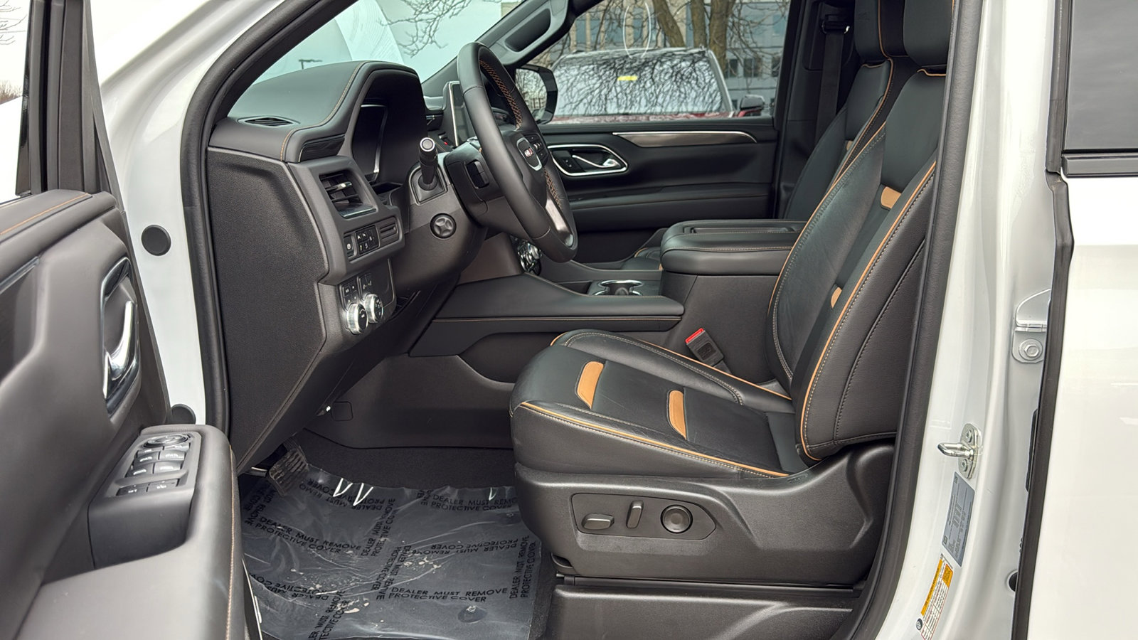 Used 2024 GMC Yukon XL AT4 image 8