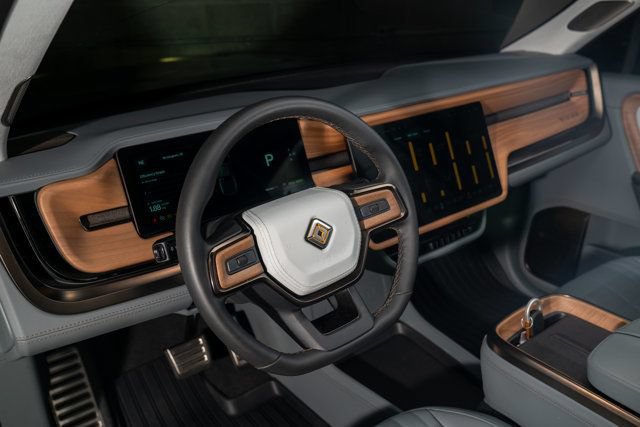 Used 2026 Rivian R1T Premium AWD/4WD image 24