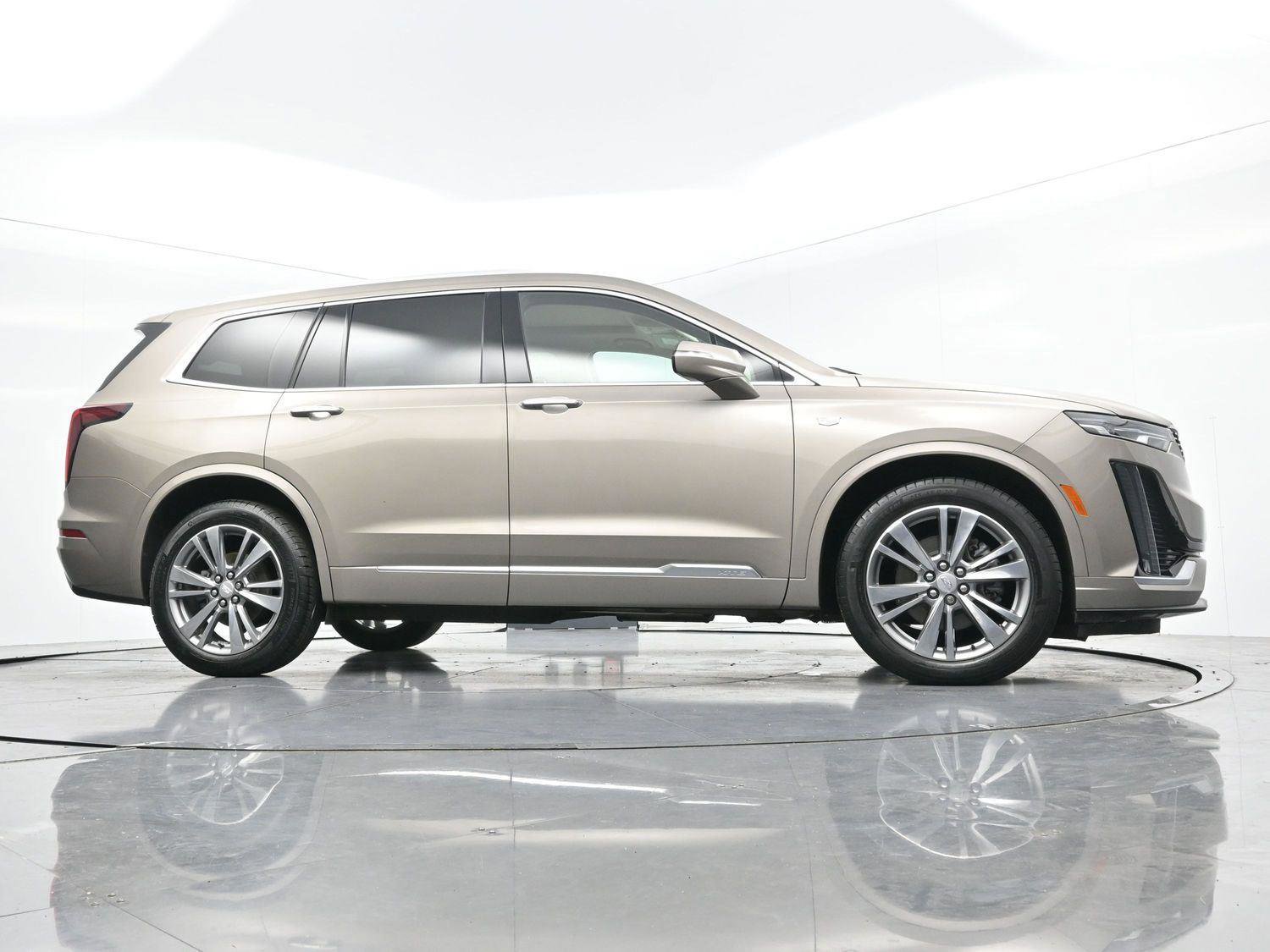 Certified 2022 Cadillac XT6 Premium Luxury image 59