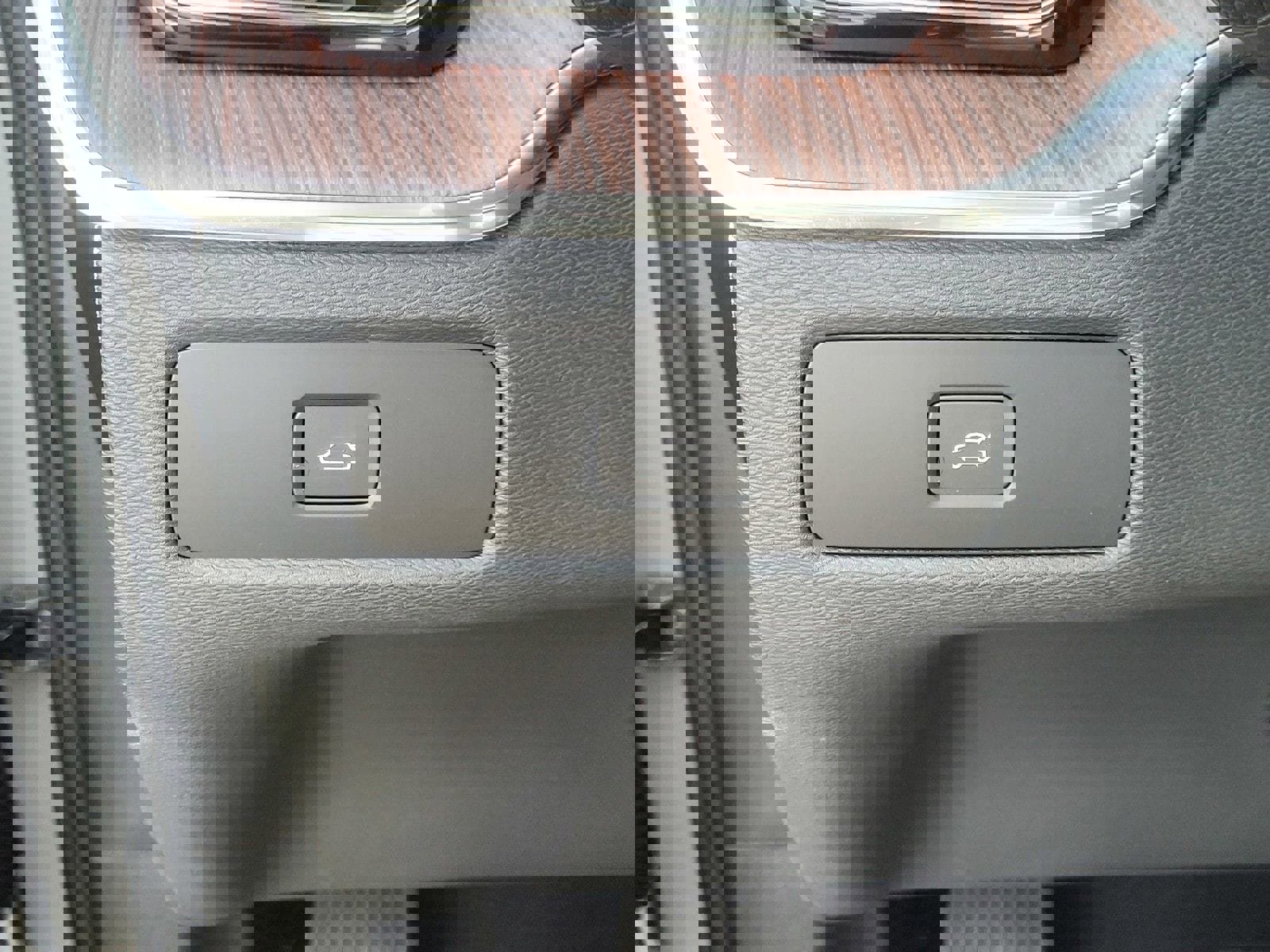 Certified 2023 Volvo XC60 B5 Ultimate AWD/4WD image 17