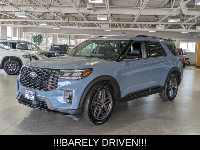 Used 2025 Ford Explorer ST image 4