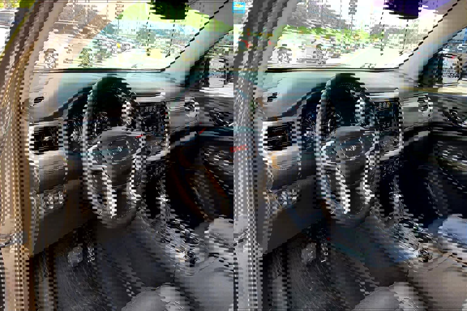 Used 2019 GMC Acadia SLT w/ Black Edition image 17