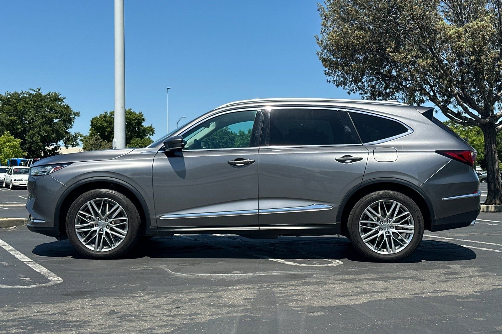 Used 2023 Acura MDX SH-AWD w/ Advance Package image 7