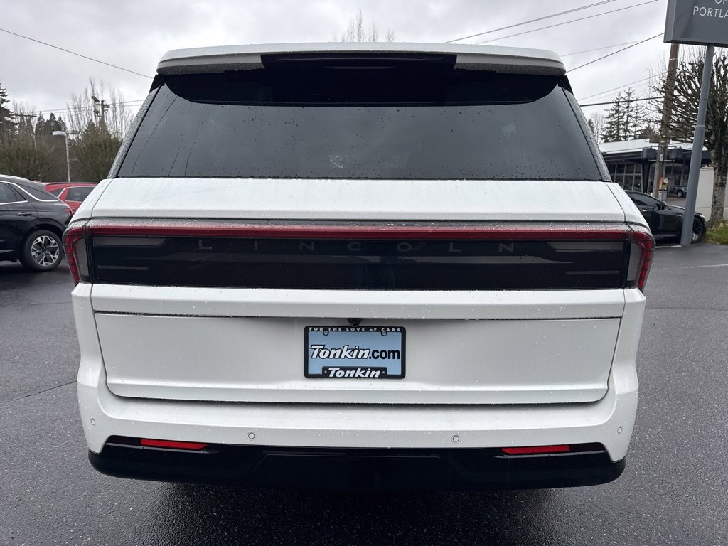 Used 2025 Lincoln Navigator L Reserve image 6