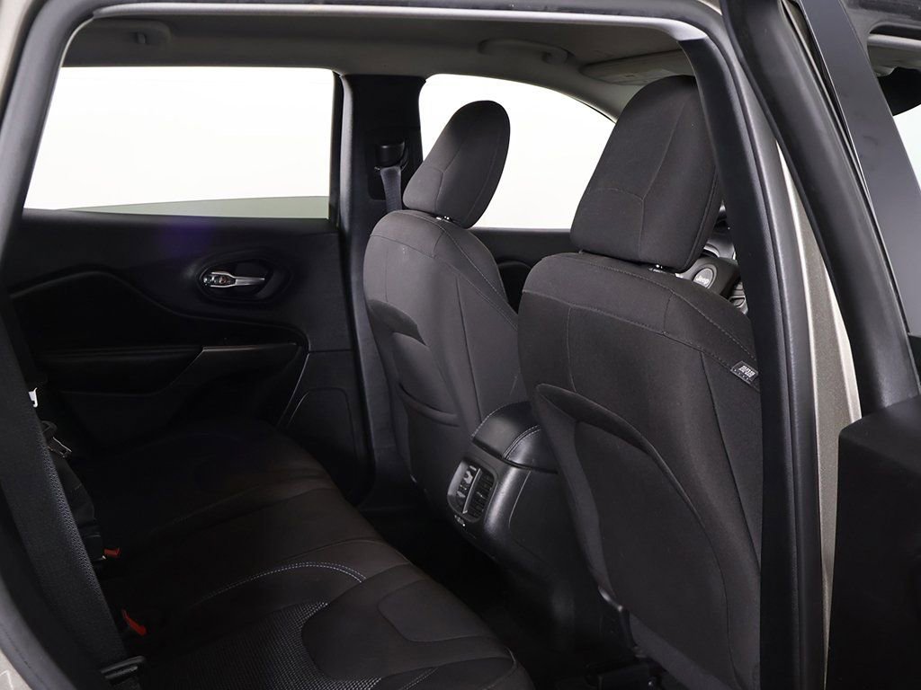 Used 2021 Jeep Cherokee Latitude image 24