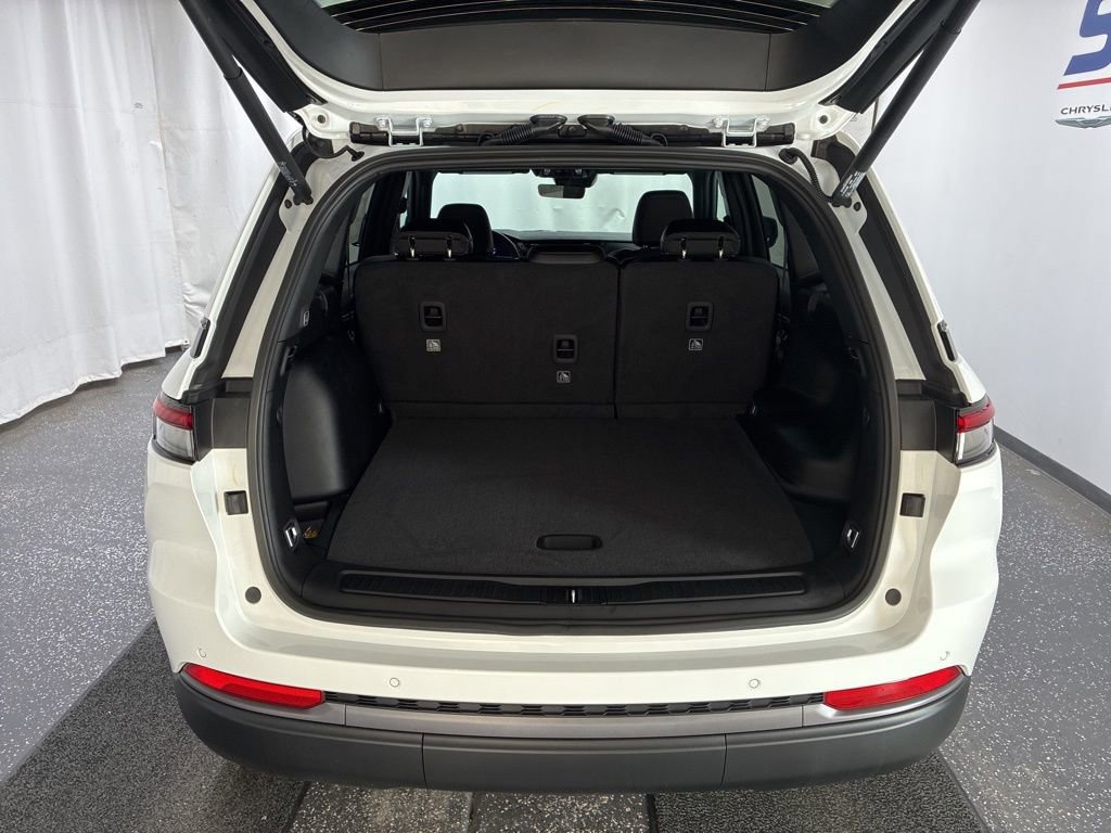 New 2026 Jeep Grand Cherokee Altitude AWD/4WD image 6