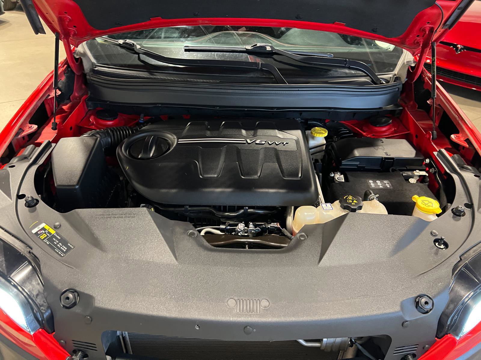 Used 2019 Jeep Cherokee Trailhawk w/ Cold Weather Group image 42