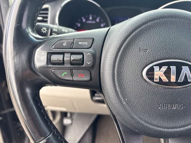Used 2017 Kia Sedona LX w/ LX Essentials Premium Package FWD image 12
