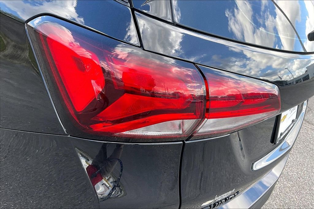 Used 2023 Chevrolet Equinox LS w/ Midnight Edition image 29