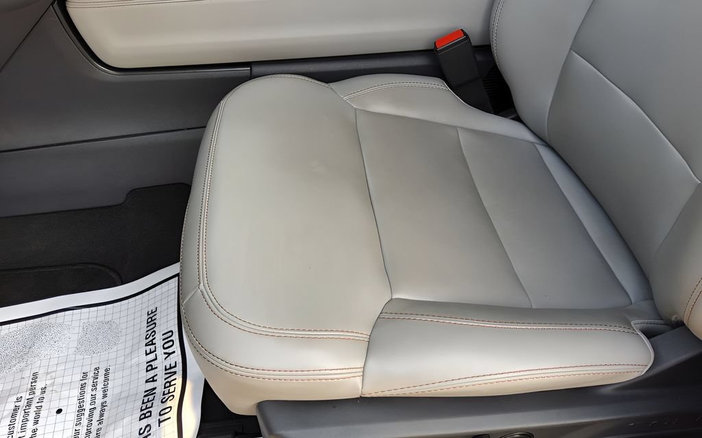 Used 2025 Ford Expedition Active AWD/4WD image 23