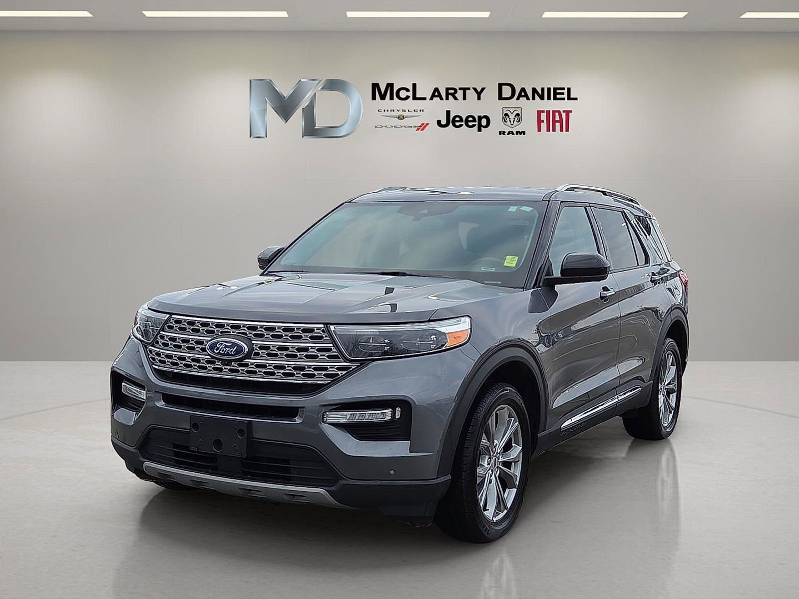 Used 2023 Ford Explorer Limited image 2