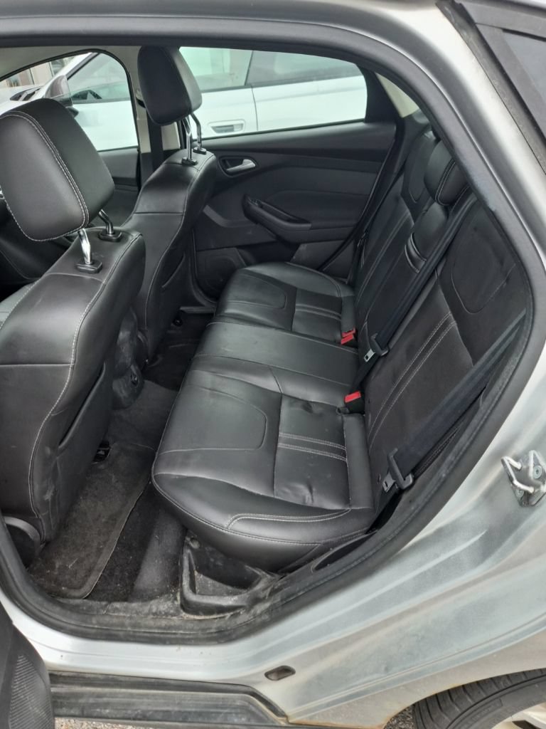 Used 2012 Ford Focus Titanium FWD image 12