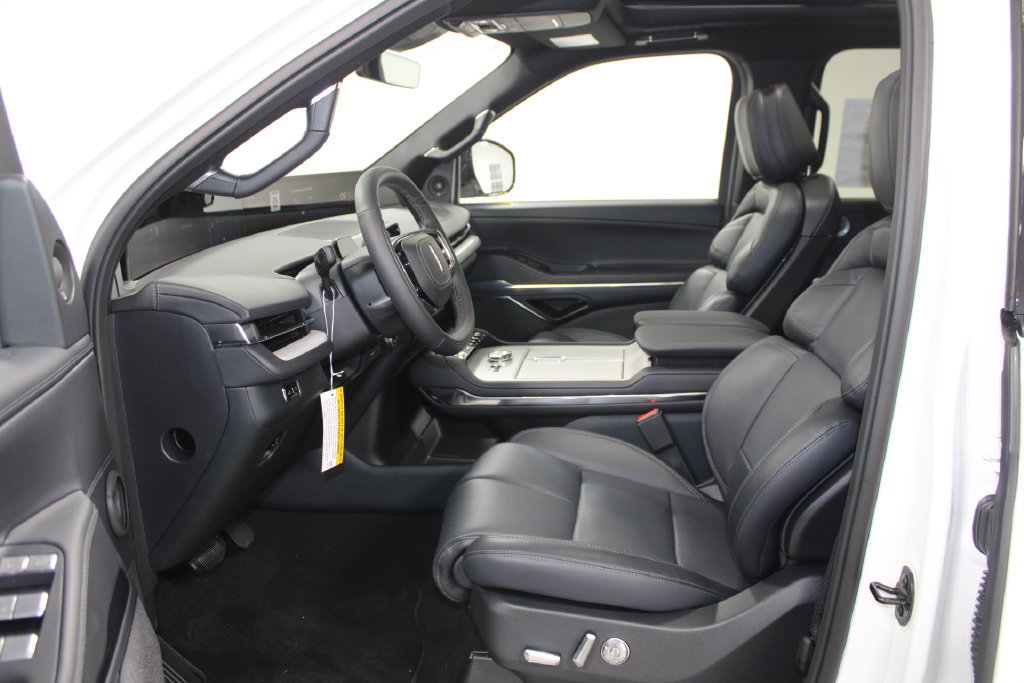 New 2025 Lincoln Navigator L Reserve w/ Jet Appearance Package AWD/4WD image 23